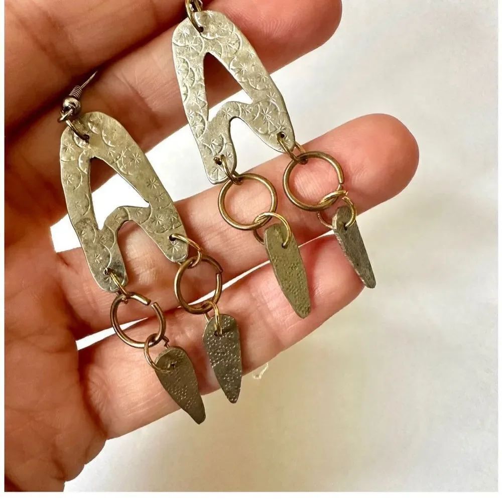 Silver tone geometric drop earrings